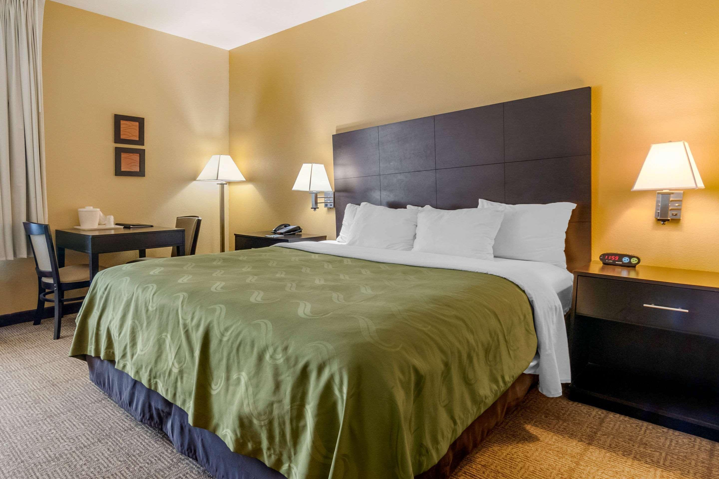 Quality Inn & Suites Lenexa Kansas City Ngoại thất bức ảnh